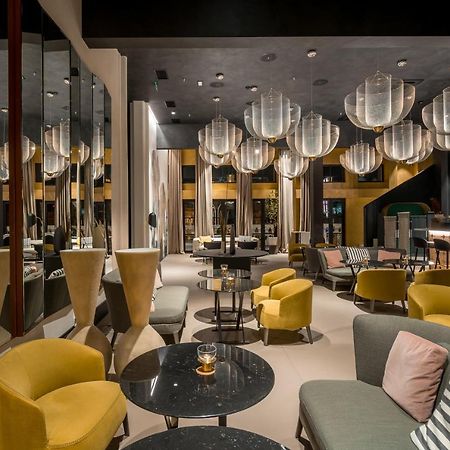 Monograph Freedom Square Hotel Tbilisi Exterior foto The interior of the RITZ-CARLTON, Tsim Sha Tsui, Hong Kong