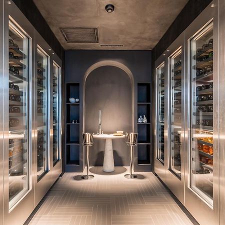 Monograph Freedom Square Hotel Tbilisi Exterior foto Wine cellar
