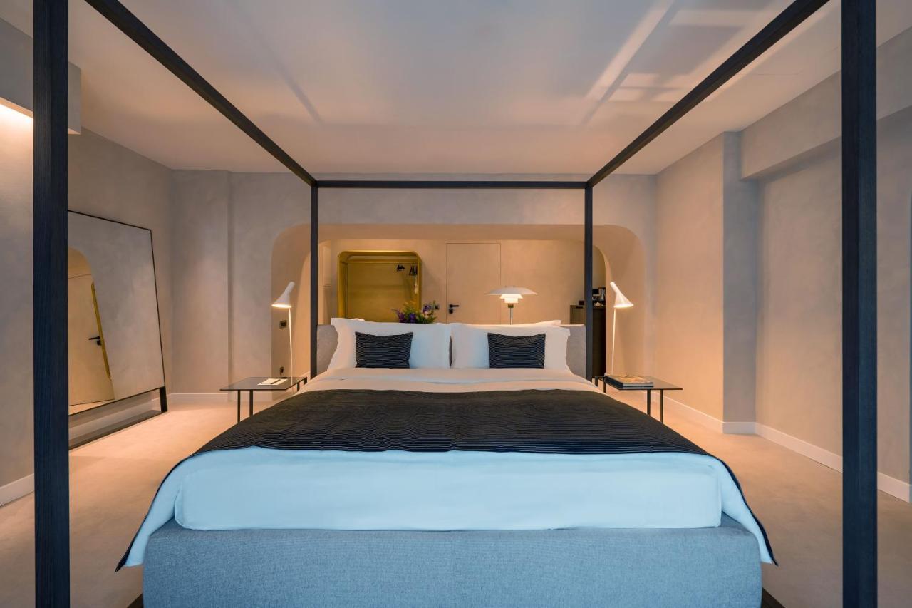 Monograph Freedom Square Hotel Tbilisi Exterior foto A bedroom at the hotel