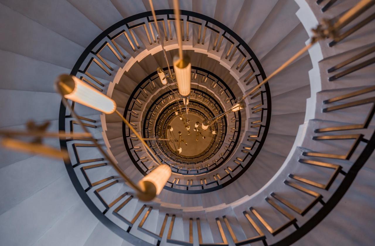 Monograph Freedom Square Hotel Tbilisi Exterior foto Spiral staircase