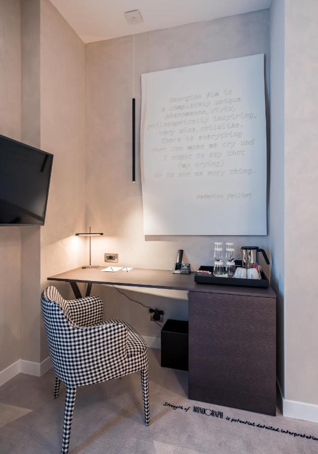 Monograph Freedom Square Hotel Tbilisi Exterior foto A room at the hotel