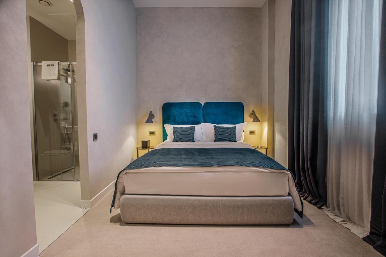 Monograph Freedom Square Hotel Tbilisi Exterior foto A bedroom at the hotel