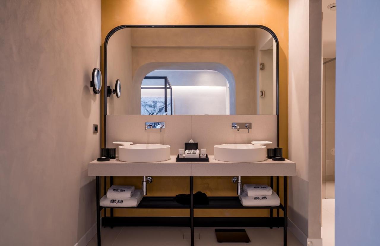 Monograph Freedom Square Hotel Tbilisi Exterior foto Bathroom
