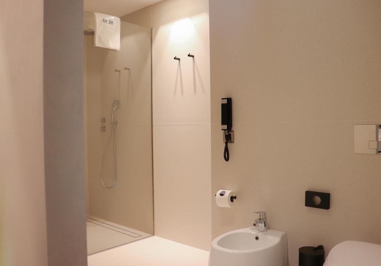 Monograph Freedom Square Hotel Tbilisi Exterior foto Bathroom of a room at the hotel