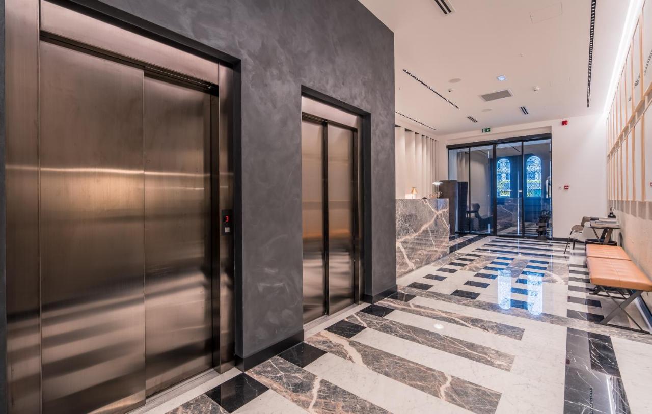 Monograph Freedom Square Hotel Tbilisi Exterior foto The elevators at the hotel
