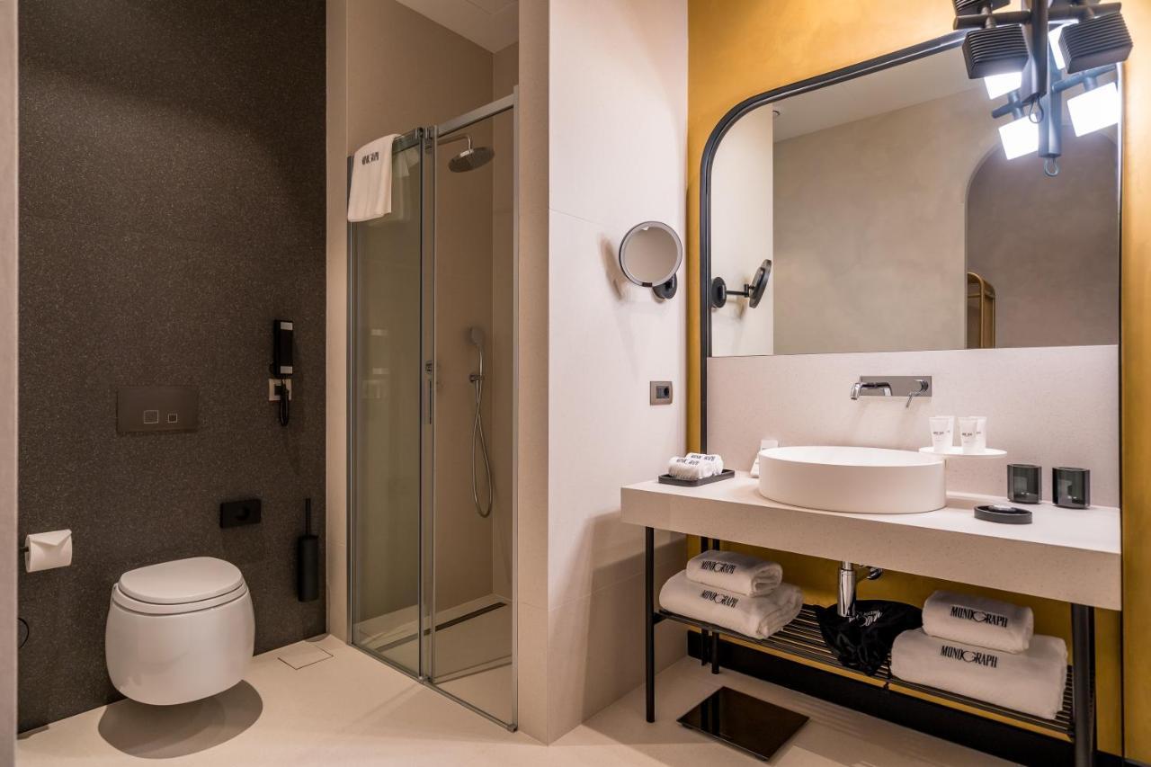Monograph Freedom Square Hotel Tbilisi Exterior foto Bathroom