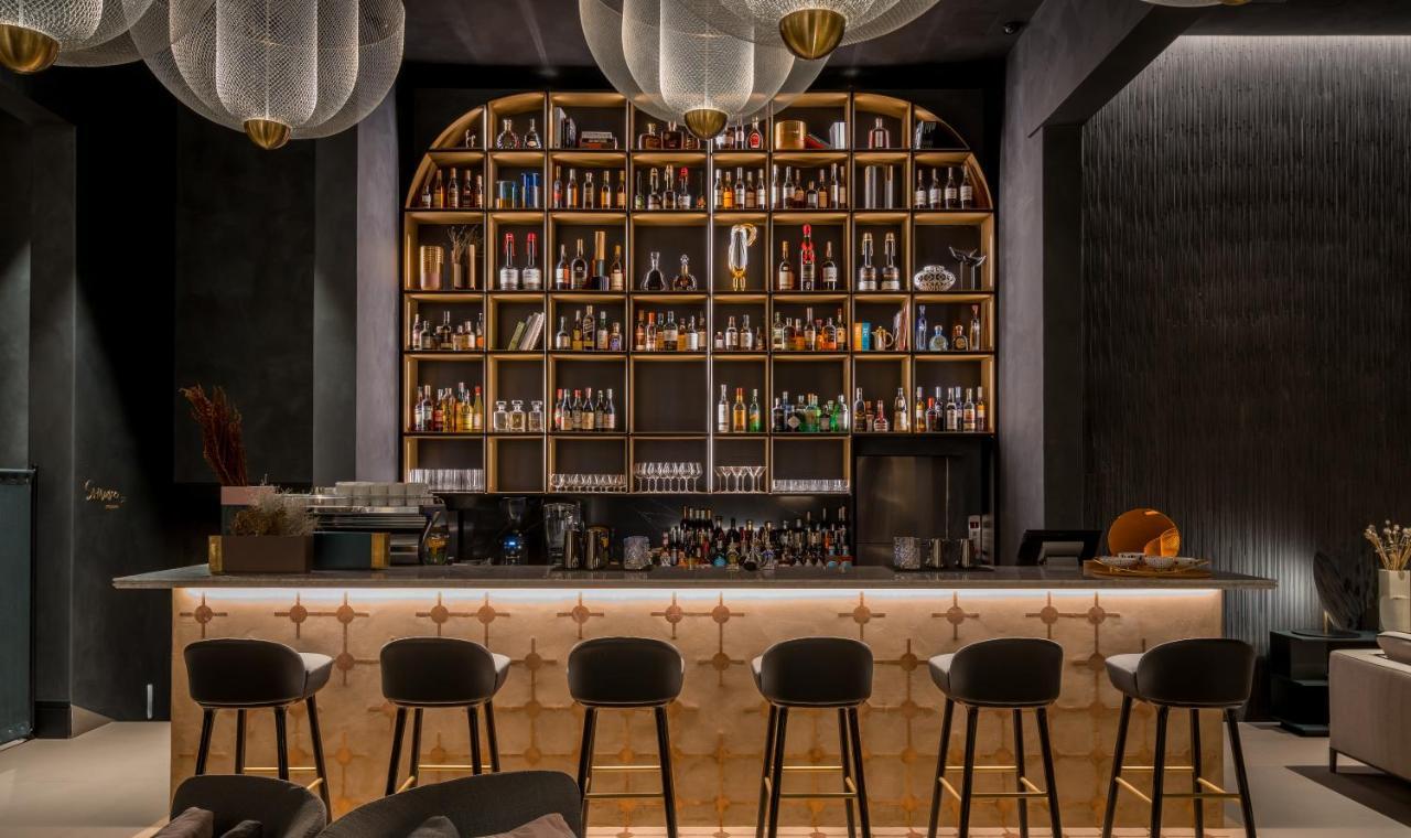Monograph Freedom Square Hotel Tbilisi Exterior foto The bar at the restaurant